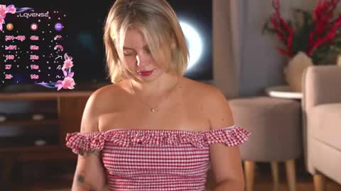 Snapshot of lunea_evienne_ chatting on May 2026 08:08:02 AM Evi online show from May 2026 08:08:02 AM