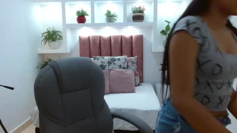 Snapshot of lunilove_ chatting on March 2026 07:19:01 PM Luni Love online show from March 2026 07:19:01 PM