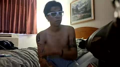 Snapshot of lunn10mcl chatting on November 2025 11:36:02 PM lunn10mcl online show from November 2025 11:36:02 PM