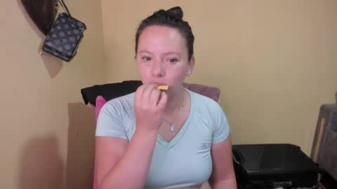 Snapshot of lunnadoll chatting on May 2026 03:14:02 AM Katty what ever do you want on my pv is for extra tokens minimi 250 tks ty u for understand online show from May 2026 03:14:02 AM