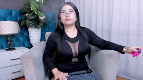 Snapshot of lunnamoretti chatting on April 2026 02:40:02 PM Luna online show from April 2026 02:40:02 PM