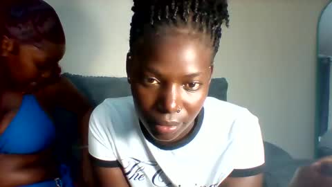 Snapshot of luo_queen chatting on April 2026 06:38:02 PM luo_queen online show from April 2026 06:38:02 PM
