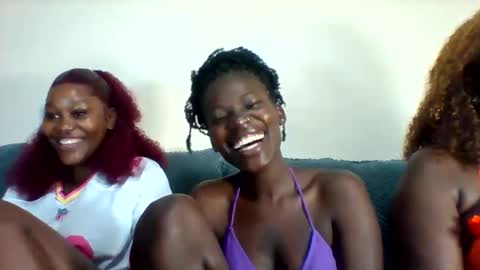 Snapshot of luo_queen chatting on April 2026 06:44:02 AM luo_queen online show from April 2026 06:44:02 AM
