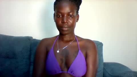 Snapshot of luo_queen chatting on April 2026 05:18:02 AM luo_queen online show from April 2026 05:18:02 AM