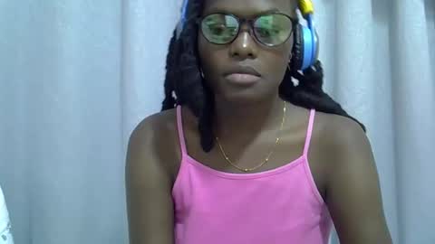 Snapshot of lupitah_ chatting on October 2025 12:33:02 AM sweet girl online show from October 2025 12:33:02 AM