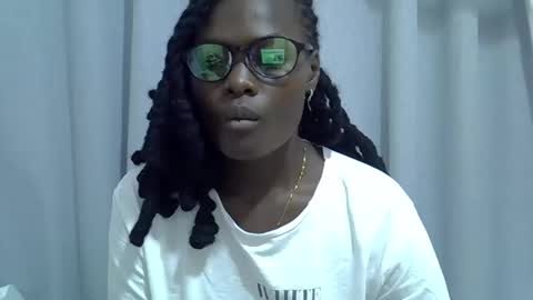 Snapshot of lupitah_ chatting on October 2025 10:21:02 PM sweet girl online show from October 2025 10:21:02 PM