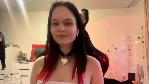 Snapshot of lurlinebourdeaux chatting on May 2026 04:34:02 PM I am Kaya ntmuLets hit 10 Thumbs Up together We are almost done online show from May 2026 04:34:02 PM