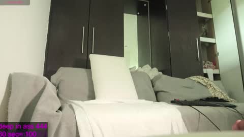 Snapshot of lusciouslipsxx chatting on December 2025 07:03:02 AM lusciouslipsxx online show from December 2025 07:03:02 AM