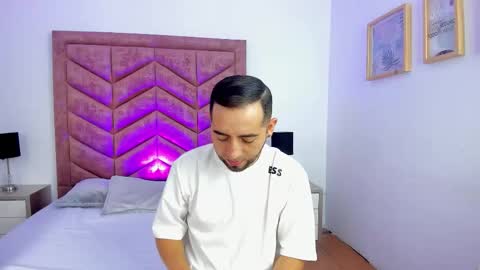 Lushian And Luna online show from December 2025 03:41:02 PM