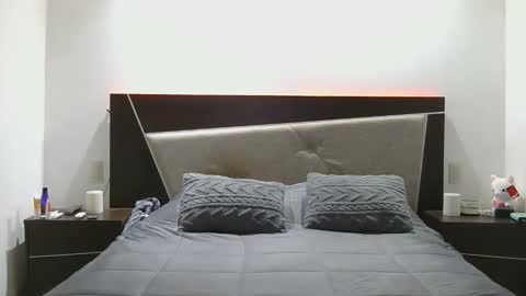 lustonfan online show from April 2026 09:45:01 PM