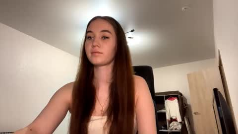 Luna Muna online show from December 2025 09:21:01 PM