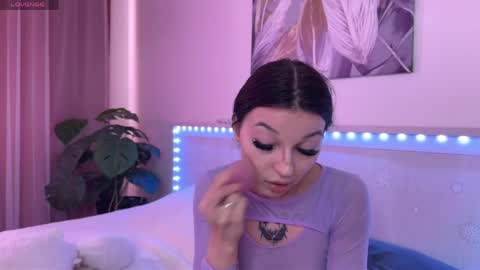 Snapshot of luvlyveronica chatting on May 2026 10:31:01 AM Veronica online show from May 2026 10:31:01 AM