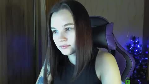 Snapshot of luvmeeow chatting on December 2024 01:25:01 AM Ann online show from December 2024 01:25:01 AM