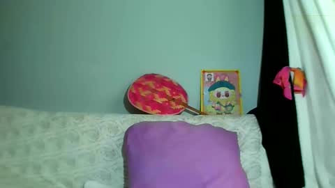 Snapshot of luvu4everxxx chatting on February 2025 12:54:02 AM Bee Bee online show from February 2025 12:54:02 AM