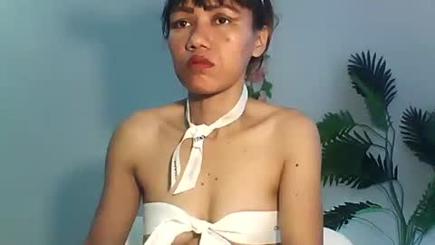 Snapshot of luvu4everxxx chatting on September 2025 03:54:01 AM Bee Bee online show from September 2025 03:54:01 AM