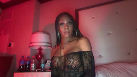 luvvlee online show from July 2026 10:01:02 PM