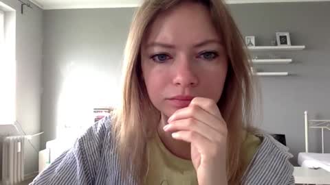 Snapshot of lux_millie chatting on April 2026 07:13:02 AM Millie online show from April 2026 07:13:02 AM