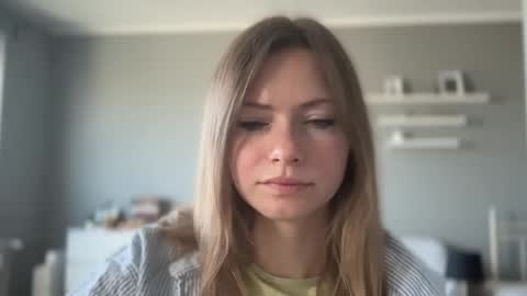 Snapshot of lux_millie chatting on April 2026 02:37:01 PM Millie online show from April 2026 02:37:01 PM