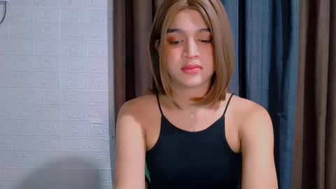 queen lux online show from December 2025 09:00:01 PM