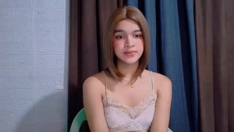 queen lux online show from February 2026 03:54:01 PM