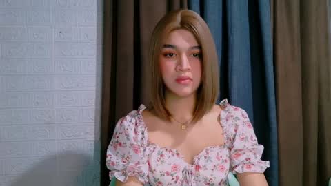 Snapshot of lux_white chatting on April 2026 01:42:02 PM queen lux online show from April 2026 01:42:02 PM