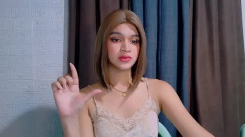 Snapshot of lux_white chatting on April 2026 01:52:02 PM queen lux online show from April 2026 01:52:02 PM