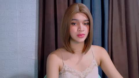 Snapshot of lux_white chatting on April 2026 03:36:02 AM queen lux online show from April 2026 03:36:02 AM