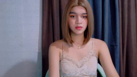 Snapshot of lux_white chatting on April 2026 06:58:01 AM queen lux online show from April 2026 06:58:01 AM