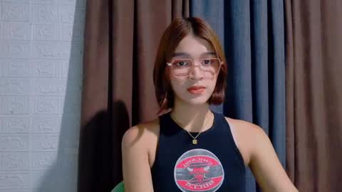 Snapshot of lux_white chatting on April 2026 02:15:02 PM queen lux online show from April 2026 02:15:02 PM