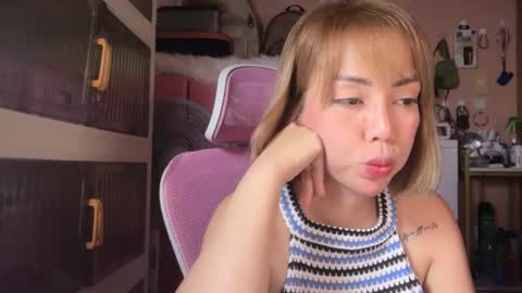 Snapshot of luxe_kiss chatting on June 2026 11:00:01 AM Glamour online show from June 2026 11:00:01 AM
