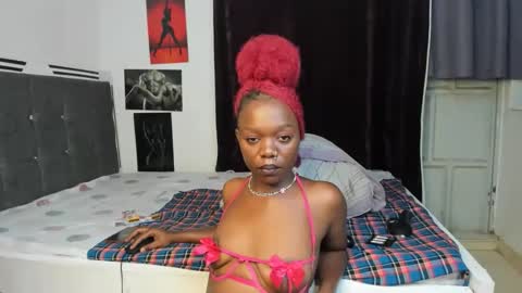 luxedollxoxoo online show from December 2025 09:33:01 PM