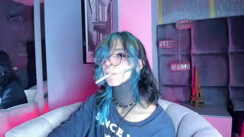 Snapshot of luxiel_ chatting on April 2026 09:01:02 PM Luxiel 3 online show from April 2026 09:01:02 PM