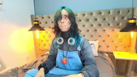 Snapshot of luxiel_ chatting on April 2026 09:16:01 PM Luxiel 3 online show from April 2026 09:16:01 PM