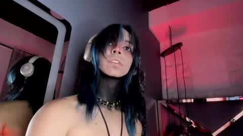 Snapshot of luxiel_ chatting on April 2026 05:44:02 AM Luxiel 3 online show from April 2026 05:44:02 AM