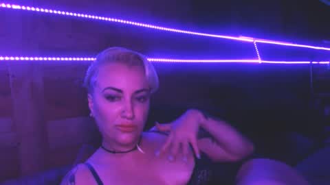 Lux Lovers Live online show from October 2025 07:05:02 AM