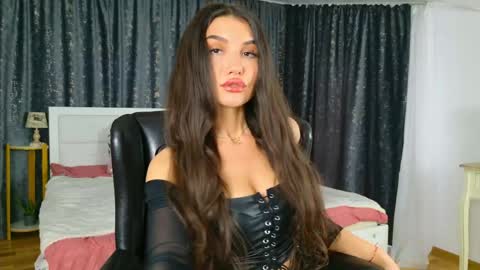 Snapshot of luxqueenstudio chatting on April 2026 08:39:01 AM KarolinaAlpha online show from April 2026 08:39:01 AM