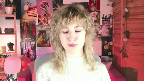 Snapshot of luxrayi chatting on January 2025 11:43:02 AM Ray online show from January 2025 11:43:02 AM