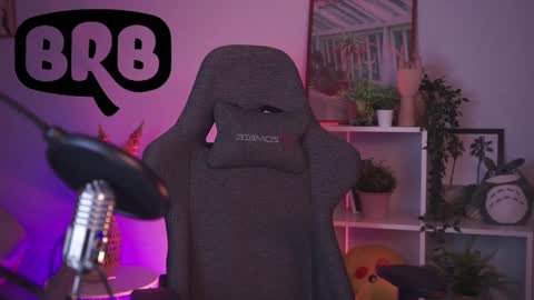 Snapshot of luxrayi chatting on January 2025 05:44:02 AM Ray online show from January 2025 05:44:02 AM