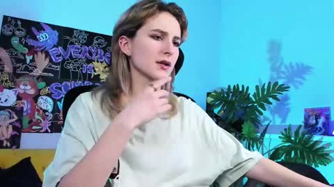 Snapshot of luxrayi chatting on February 2025 09:19:02 PM Ray online show from February 2025 09:19:02 PM