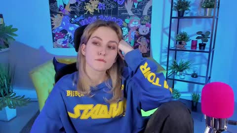 Snapshot of luxrayi chatting on February 2025 09:31:02 PM Ray online show from February 2025 09:31:02 PM