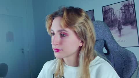 Snapshot of luxrayi chatting on February 2025 06:08:02 PM Ray online show from February 2025 06:08:02 PM