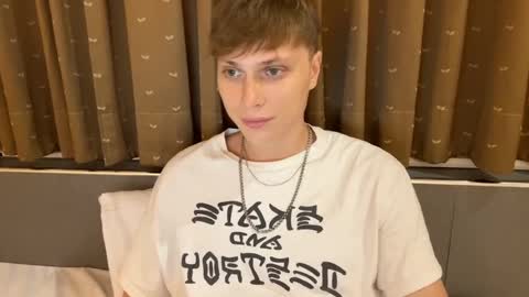 Snapshot of luxury_bob chatting on April 2026 11:03:01 PM luxury_bob online show from April 2026 11:03:01 PM