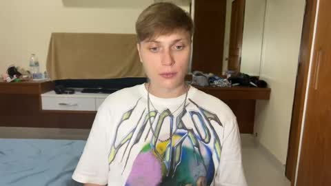 Snapshot of luxury_bob chatting on April 2026 08:09:02 PM luxury_bob online show from April 2026 08:09:02 PM