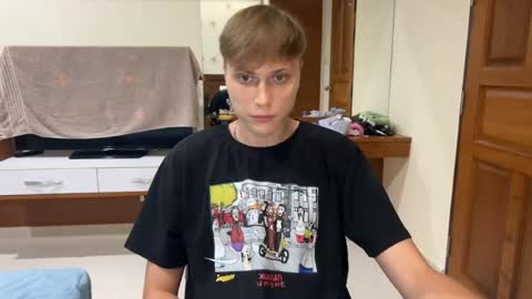 Snapshot of luxury_bob chatting on April 2026 07:16:01 PM luxury_bob online show from April 2026 07:16:01 PM