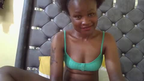Snapshot of ly1084491 chatting on May 2026 12:24:02 PM ly1084491 online show from May 2026 12:24:02 PM
