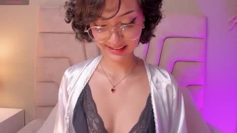 Lya Lee online show from November 2025 07:13:02 PM