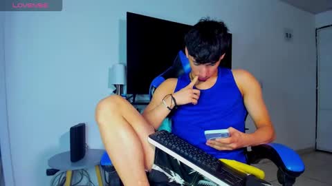 Snapshot of lyam_russo chatting on May 2026 05:37:01 AM Lyam online show from May 2026 05:37:01 AM
