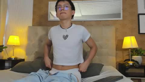 Snapshot of lyan_twink chatting on October 2025 07:47:02 PM Lyan online show from October 2025 07:47:02 PM
