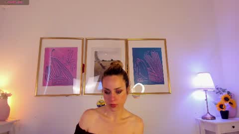 Snapshot of lyana_xz chatting on June 2026 12:31:02 PM LYA online show from June 2026 12:31:02 PM