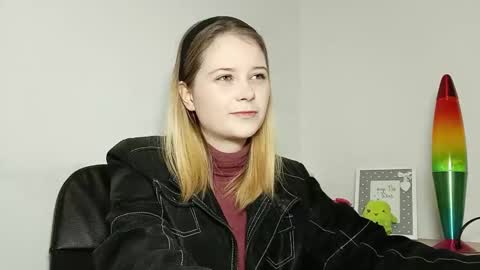 Lydia online show from November 2025 07:25:01 PM